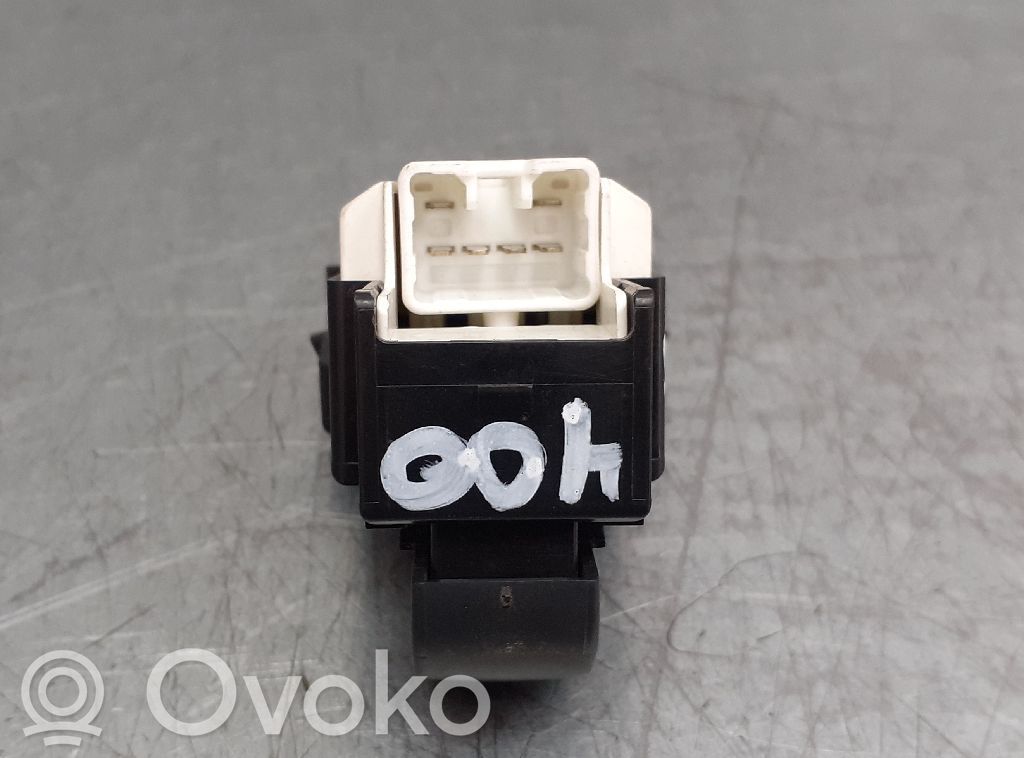 Interruptor del elevalunas eléctrico   8403050010