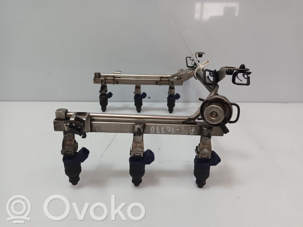 Audi A4 S4 B5 8D Rampă alimentare injectoare 