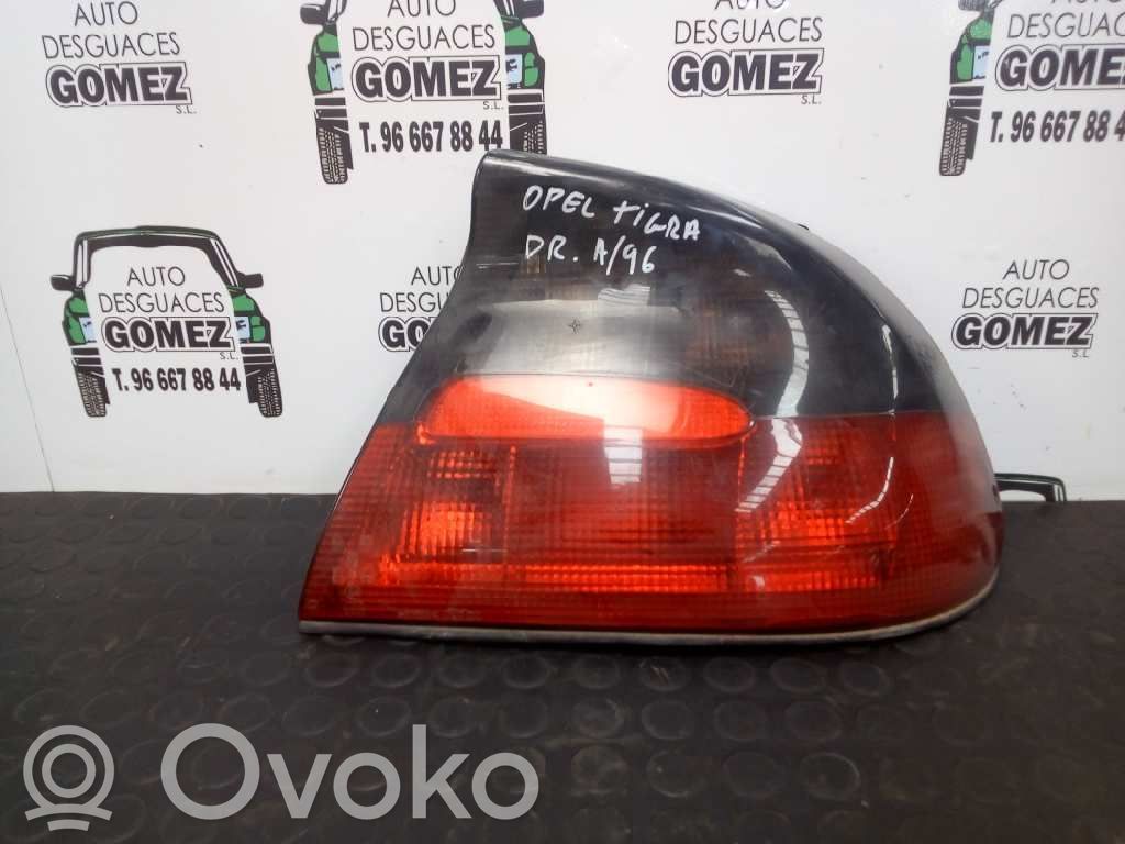 Opel Tigra A Aizmugurējais lukturis virsbūvē 