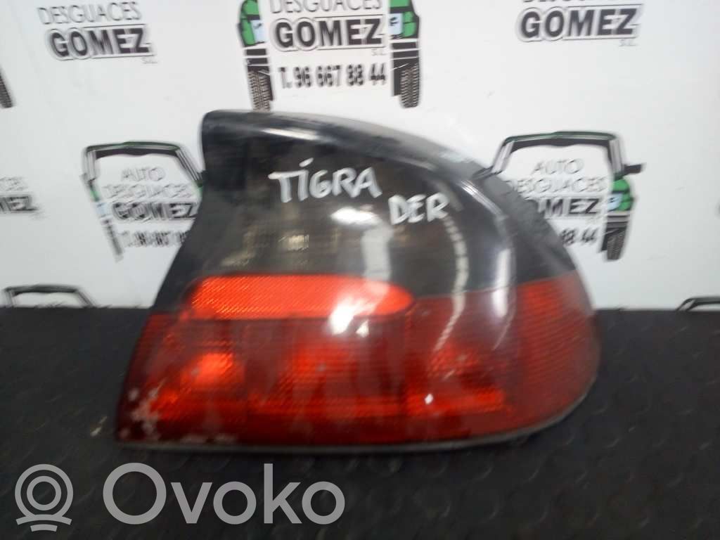 Opel Tigra A Aizmugurējais lukturis virsbūvē 