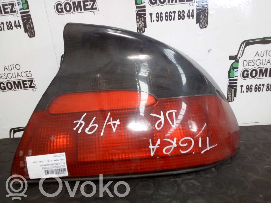 Opel Tigra A Aizmugurējais lukturis virsbūvē 