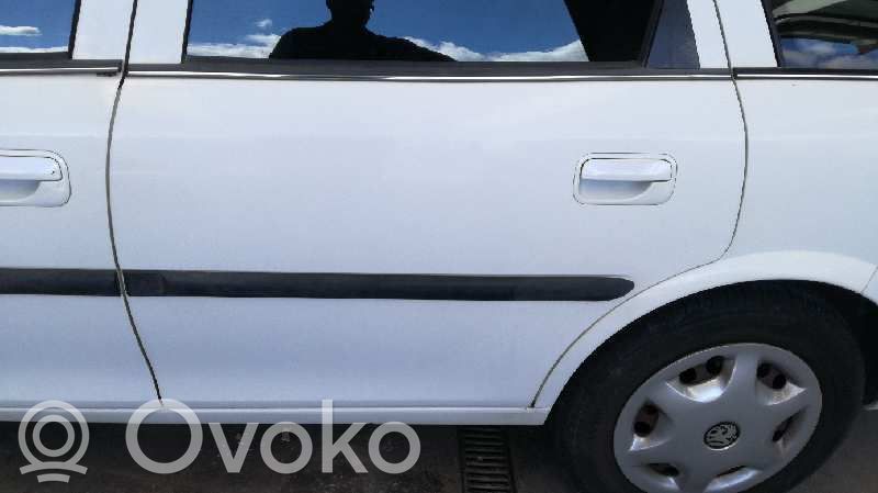 Opel Vectra B Puerta trasera 