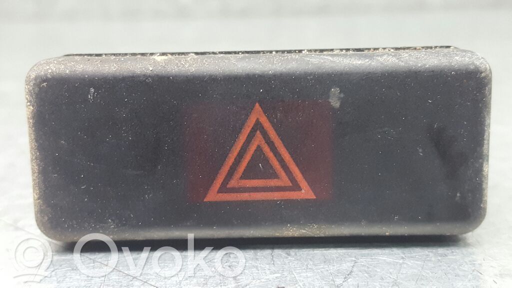 Botón interruptor de luz de peligro