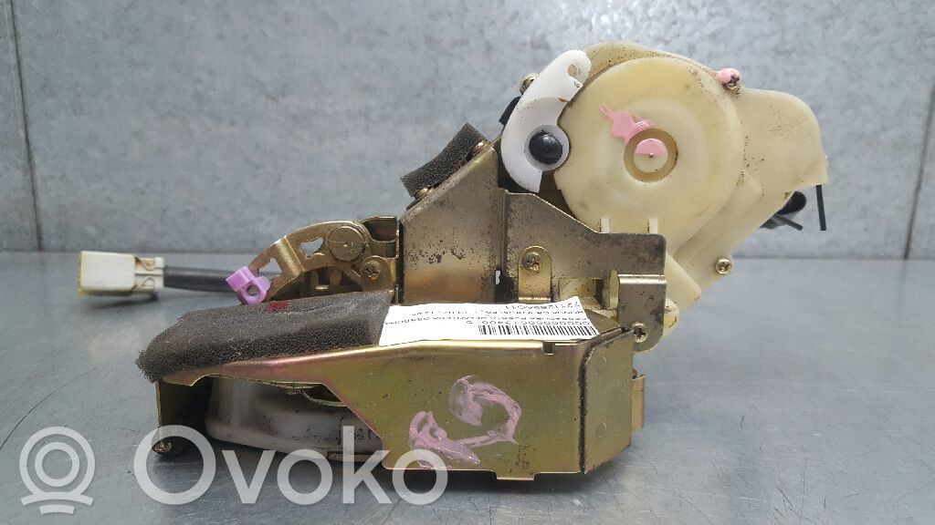 Honda CR-V Front door lock 