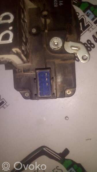 Nissan Primastar Zamek drzwi przednich