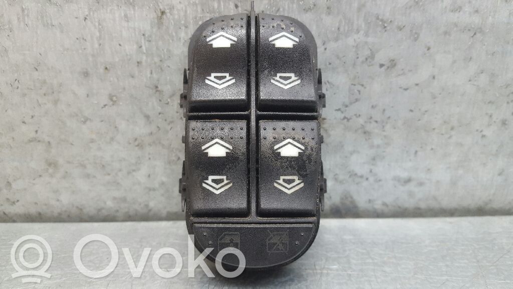 Interruptor del elevalunas eléctrico   2M5T14A132DA