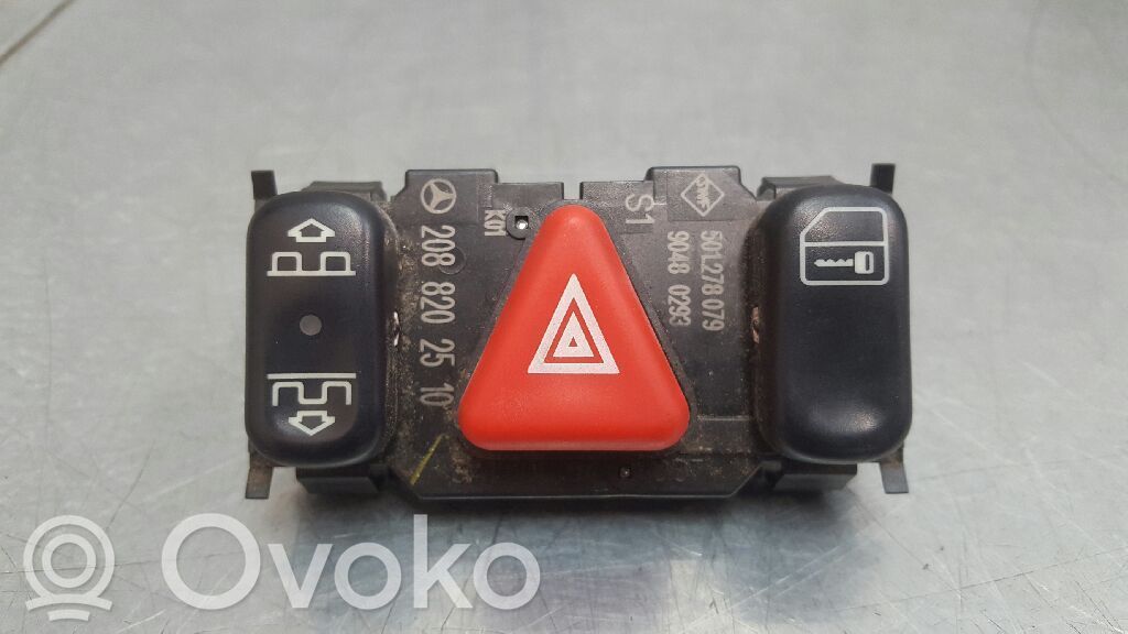 Mercedes-Benz CLK A208 C208 Botón interruptor de luz de peligro 