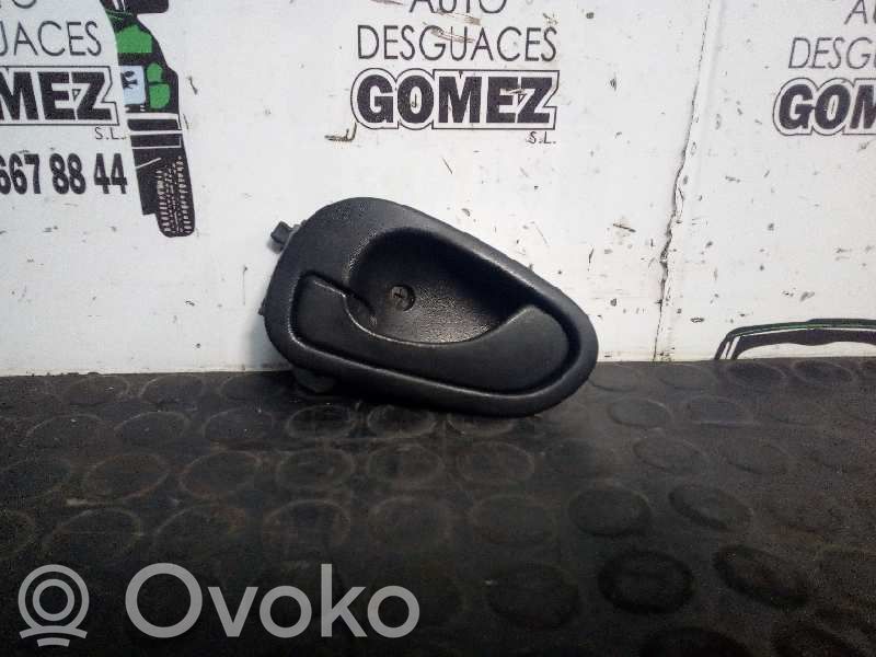 Mitsubishi Carisma Manecilla interna puerta delantera 