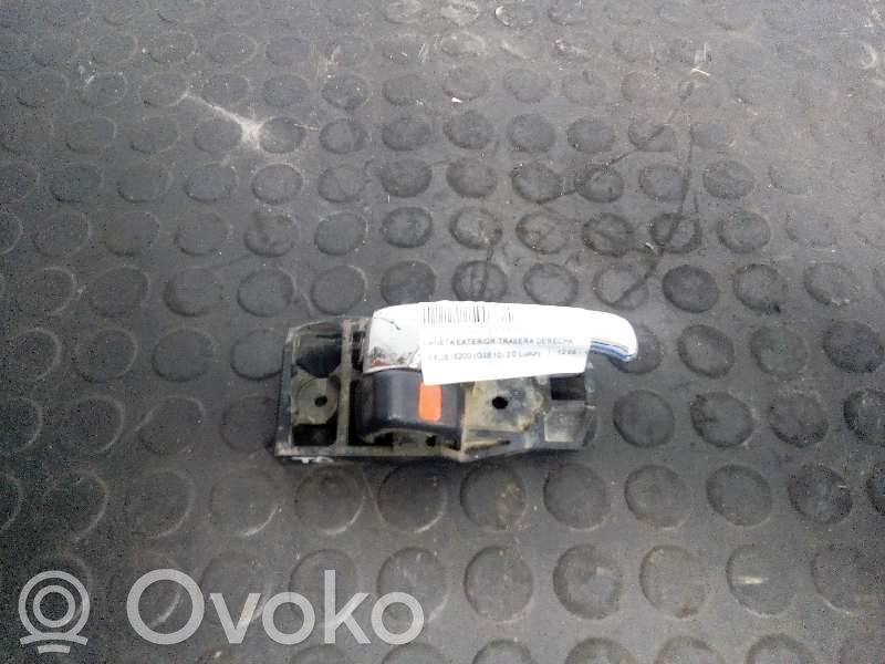 Manecilla externa puerta trasera