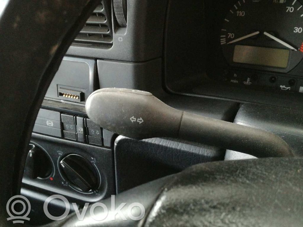 Volkswagen PASSAT B3 Leva indicatori 