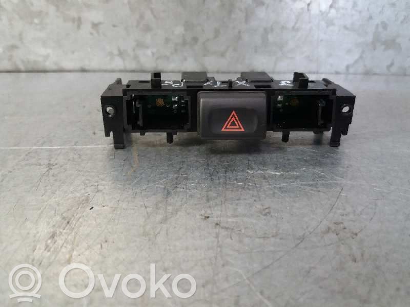Botón interruptor de luz de peligro