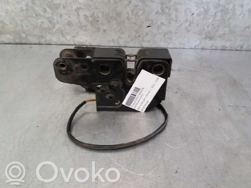 Tie down hook / loop   5P0823509E