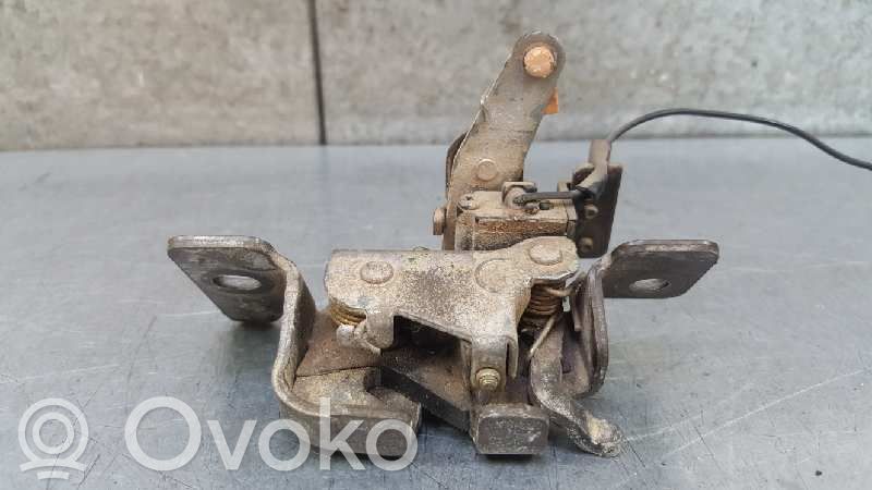 Tailgate lock latch   D20462310C