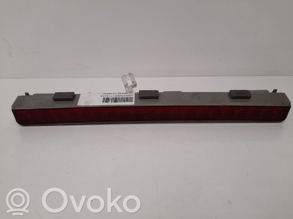 Hyundai Elantra Trzecie światło stop 