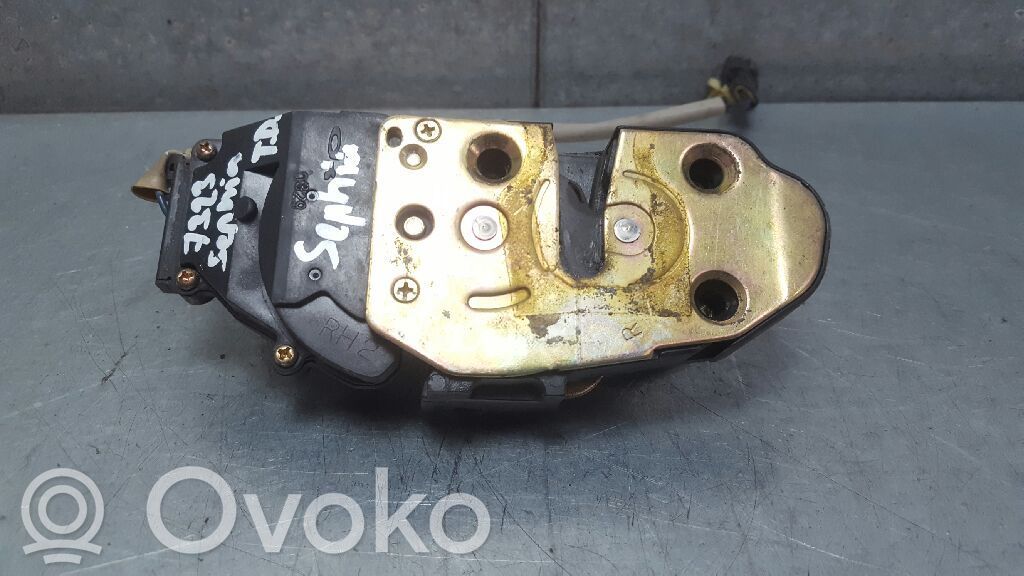 KIA Sephia Takaoven lukko 