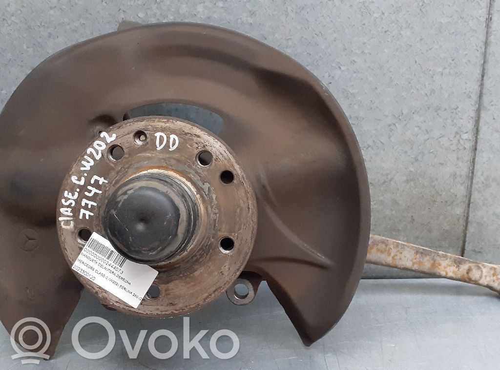 Mercedes-Benz C W202 Achsschenkel vorne