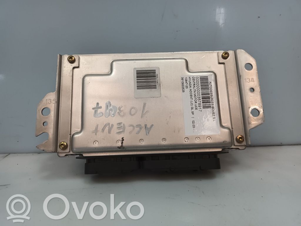 Hyundai Accent Engine control unit/module 