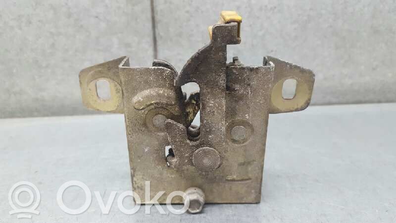 Ford Streetka Tie down hook / loop 