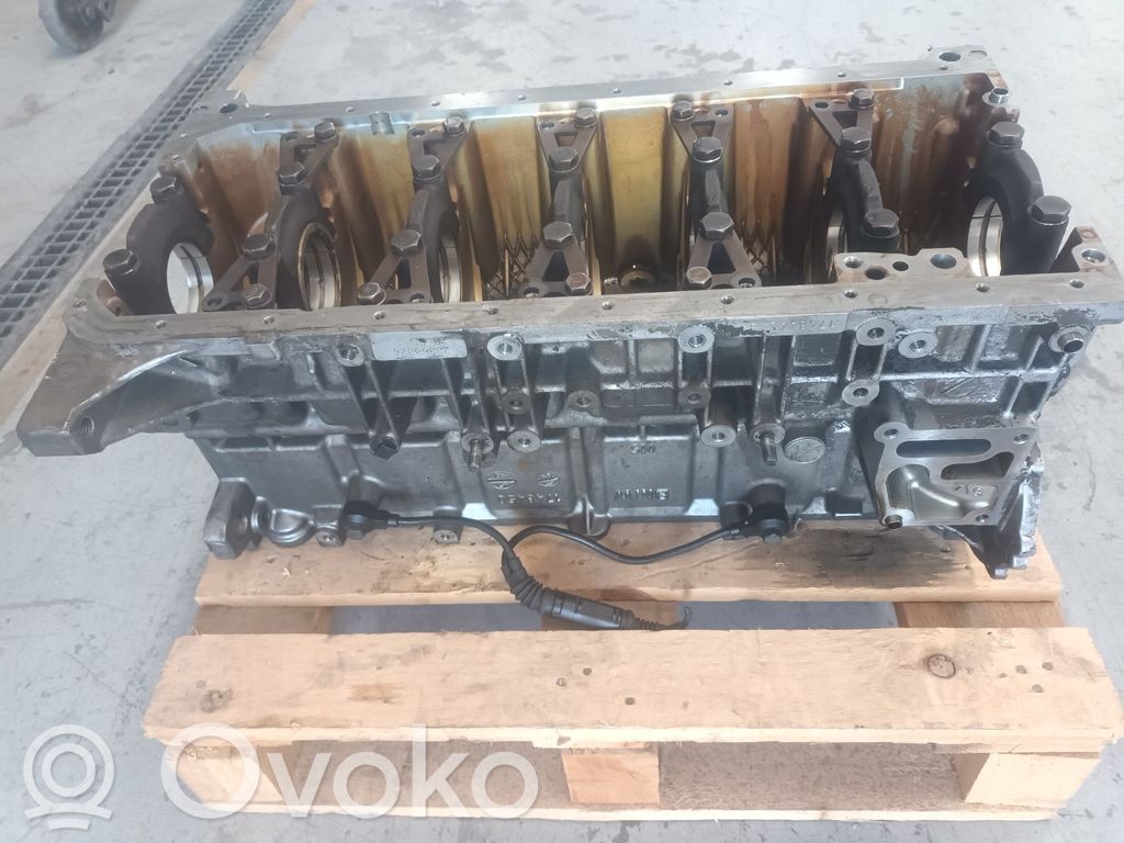 Engine block   1748450