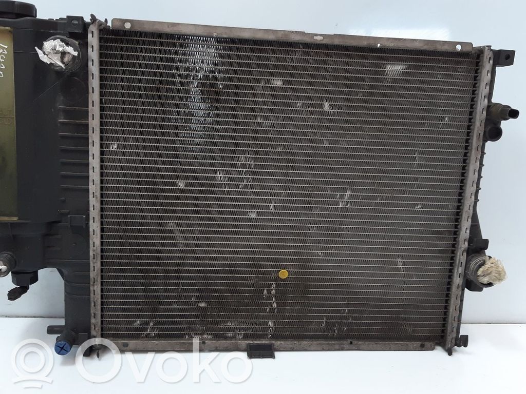 BMW 5 E39 Aušinimo skysčio radiatorius 