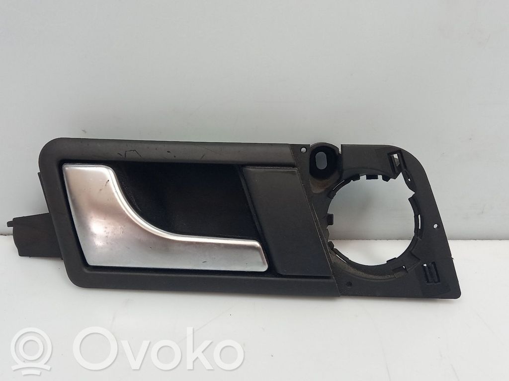 Mâner interior ușă spate   8Z0839019