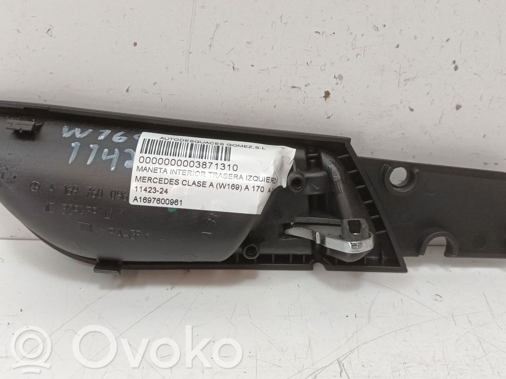 Manecilla interna puerta trasera   A1697600961