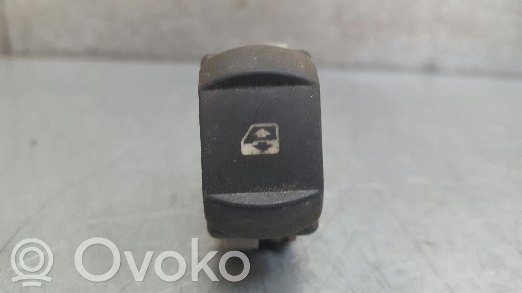 Renault Megane II Electric window control switch 