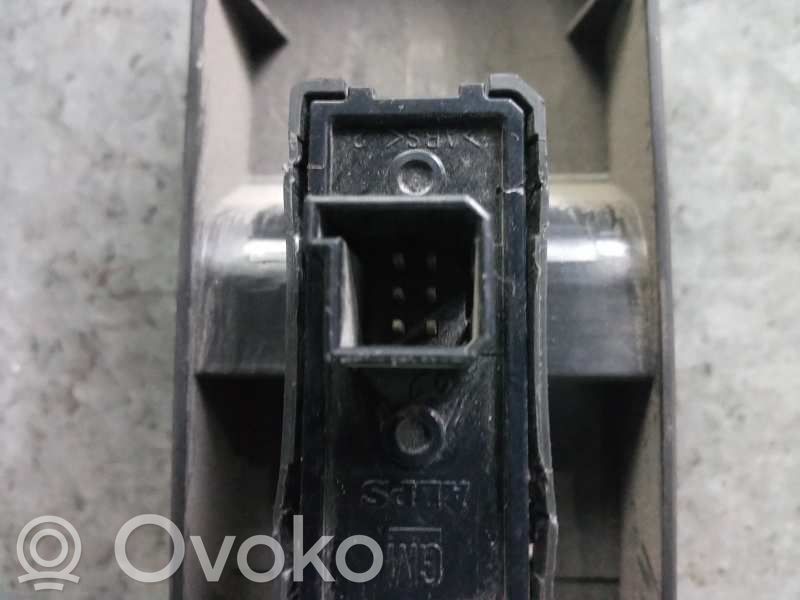 Opel Astra H Przyciski szyb