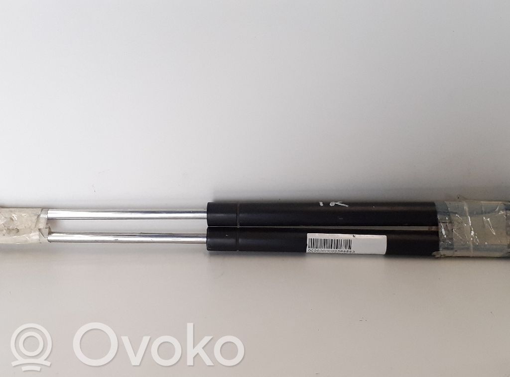 Mitsubishi Colt Vérin de capot arrière