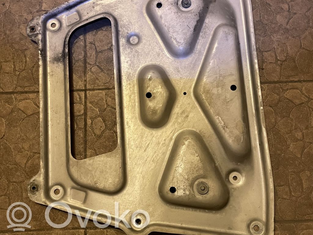 BMW 5 E60 E61 Variklio dugno apsauga 