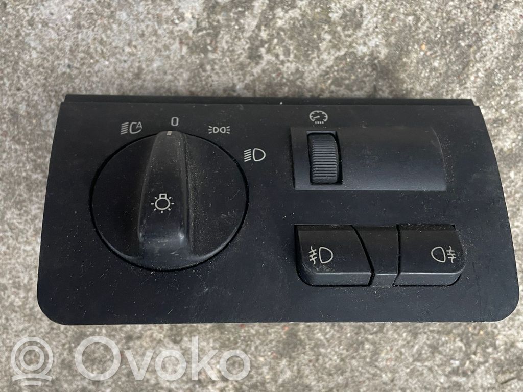 Light switch   6909775,137902,037045061