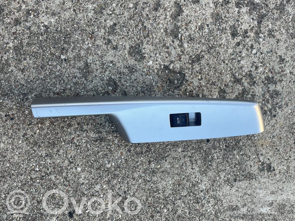 Toyota Prius+ (ZVW40) Przyciski szyb 