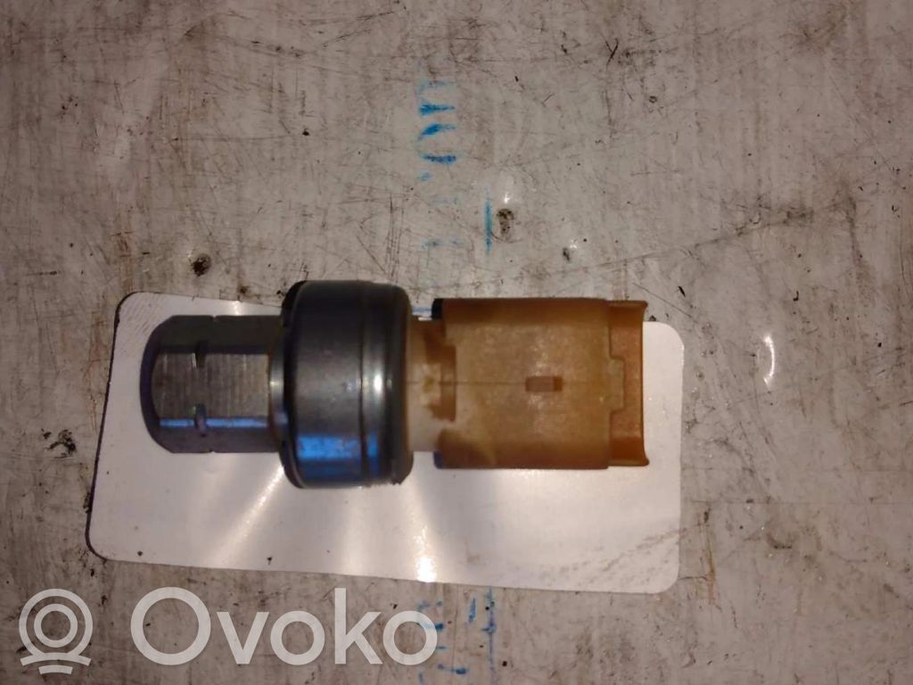 Sensor   52CP3204