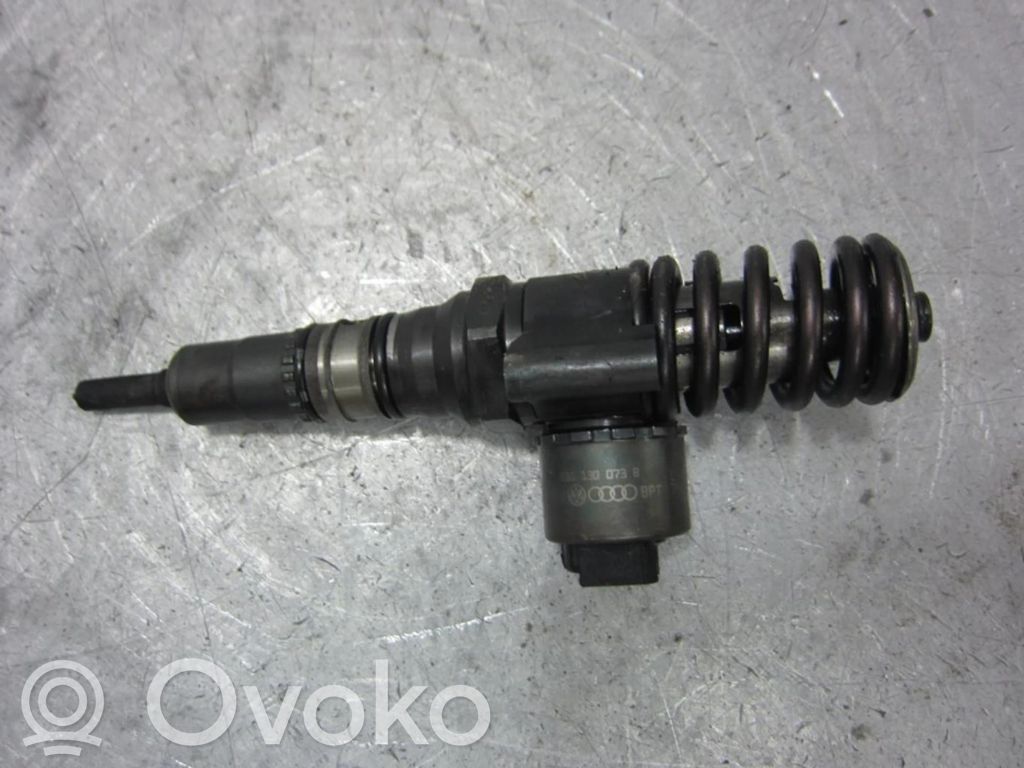 Inyector de combustible   03G130073B