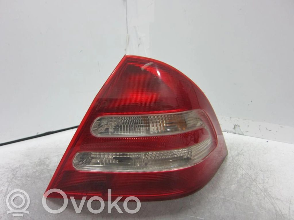 Mercedes-Benz C W203 Lampă spate în caroserie 