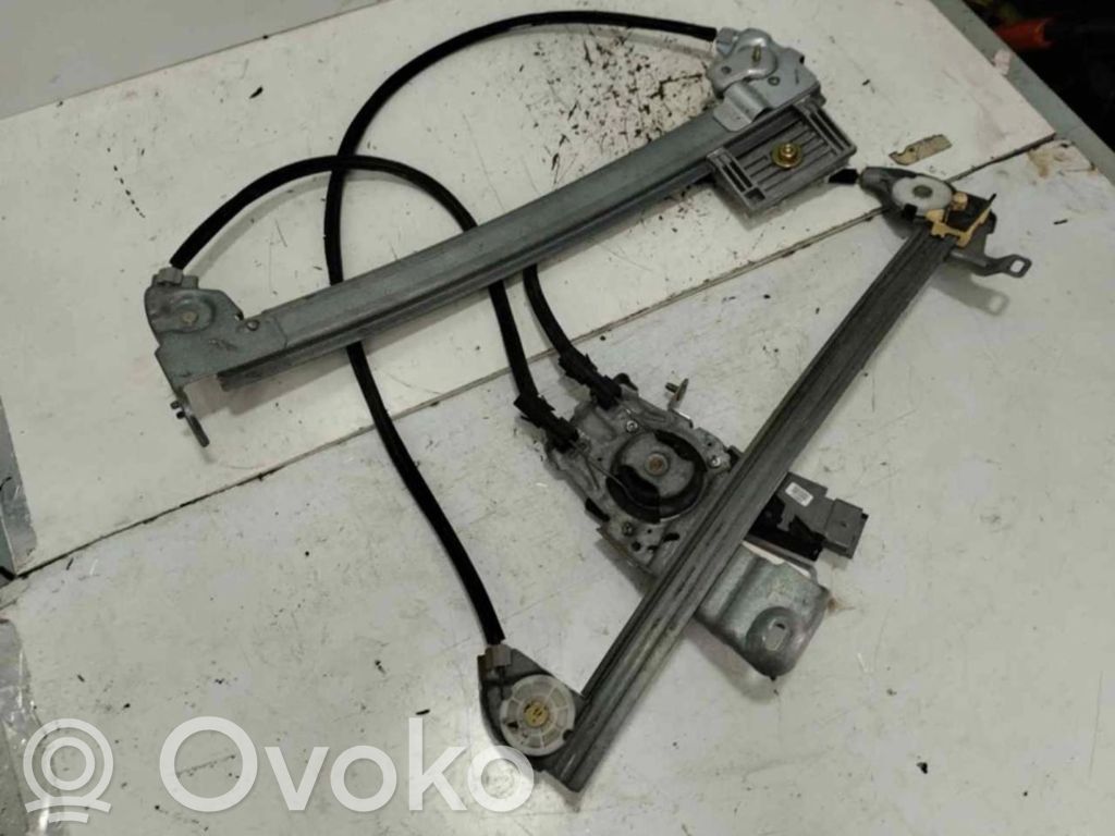 Szyba drzwi przednich   9202A3