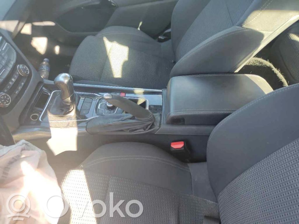 Podłokietnik tylnej kanapy   9675214780A01M03