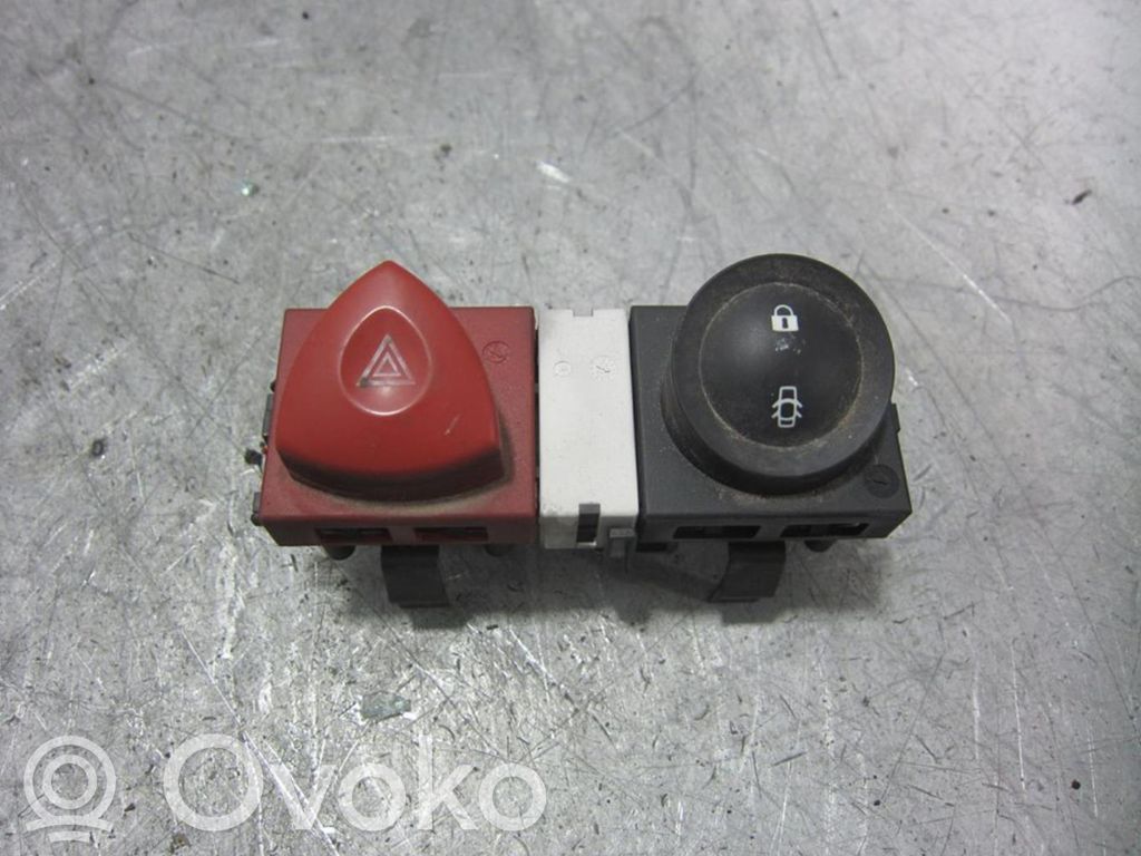 Botón interruptor de luz de peligro   8200107808