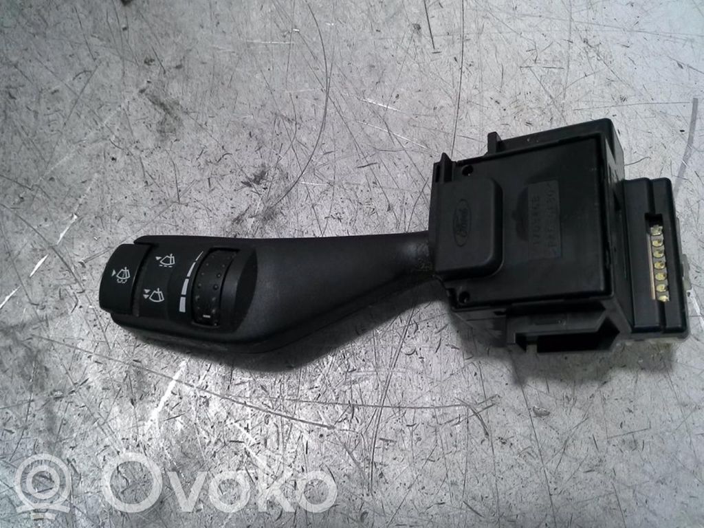 Ford Focus Pyyhkimen kytkin 