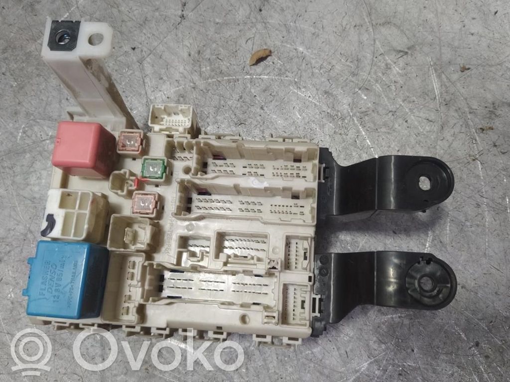 Toyota Corolla E140 E150 Módulo de fusible 
