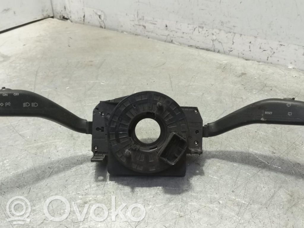 Volkswagen Polo IV 9N3 Multifunctional control switch/knob