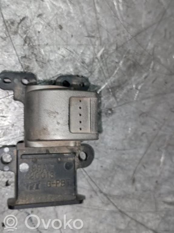 Interruptor del elevalunas eléctrico   M20013