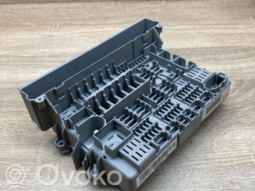 BMW 3 E90 E91 Fuse module 
