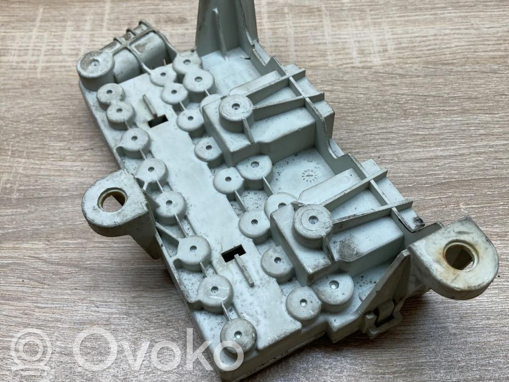 BMW 5 E39 Saugiklių blokas 