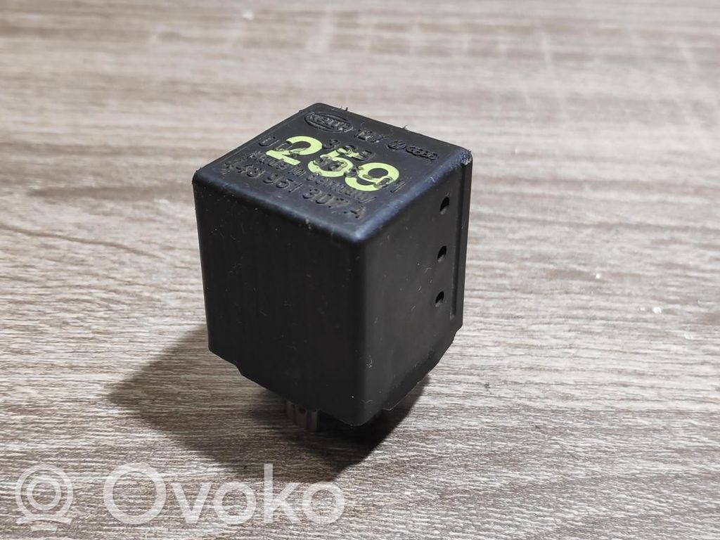 Volkswagen PASSAT B5 Other relay 