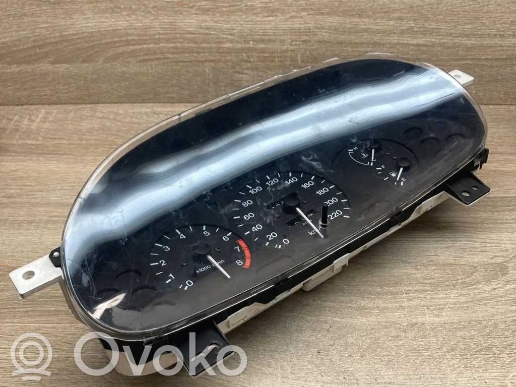Mazda 323 F Speedometer (instrument cluster) 