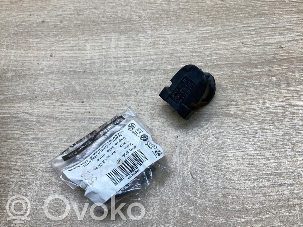 Skoda Fabia Mk2 (5J) Osłona klamki drzwi przednich 