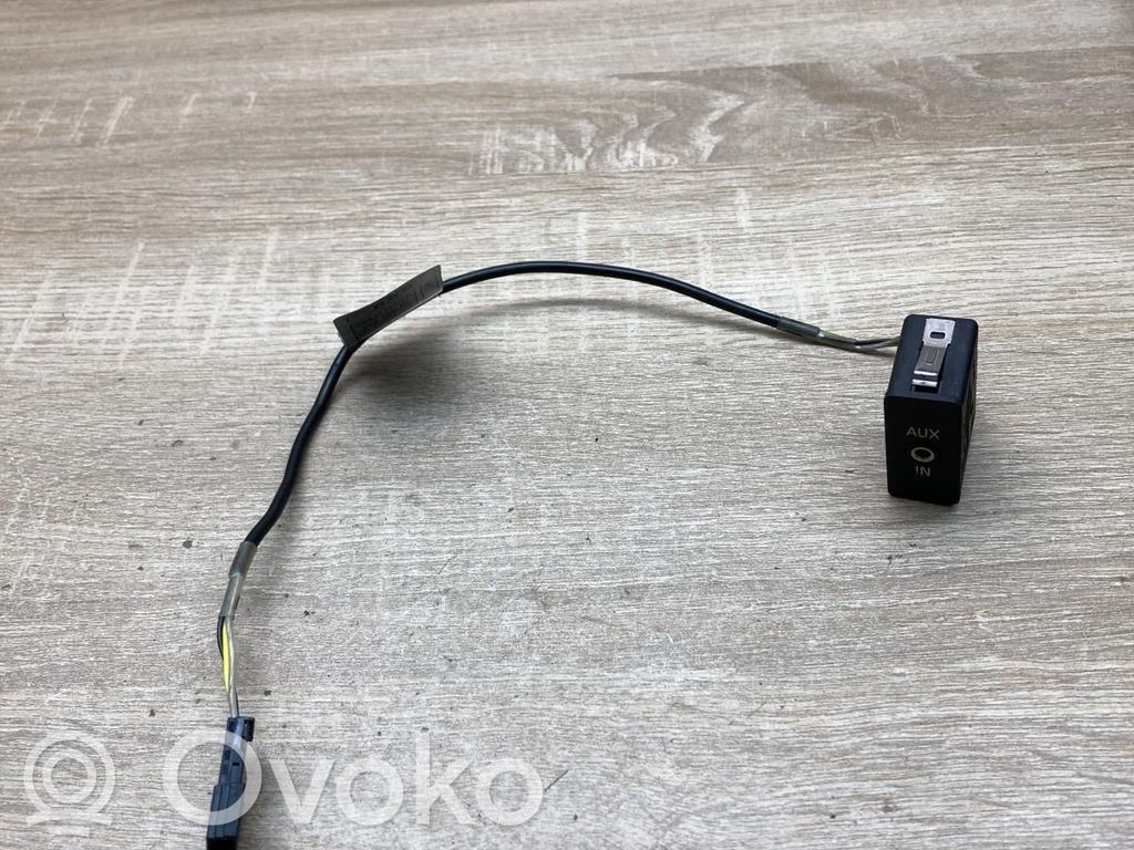 BMW 1 E81 E87 Conector priză AUX 