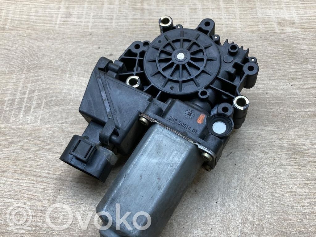 Audi A4 S4 B5 8D Silnik regulatora szyby drzwi przednich 