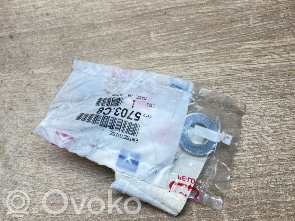 Mutterit/pultit   5703C8